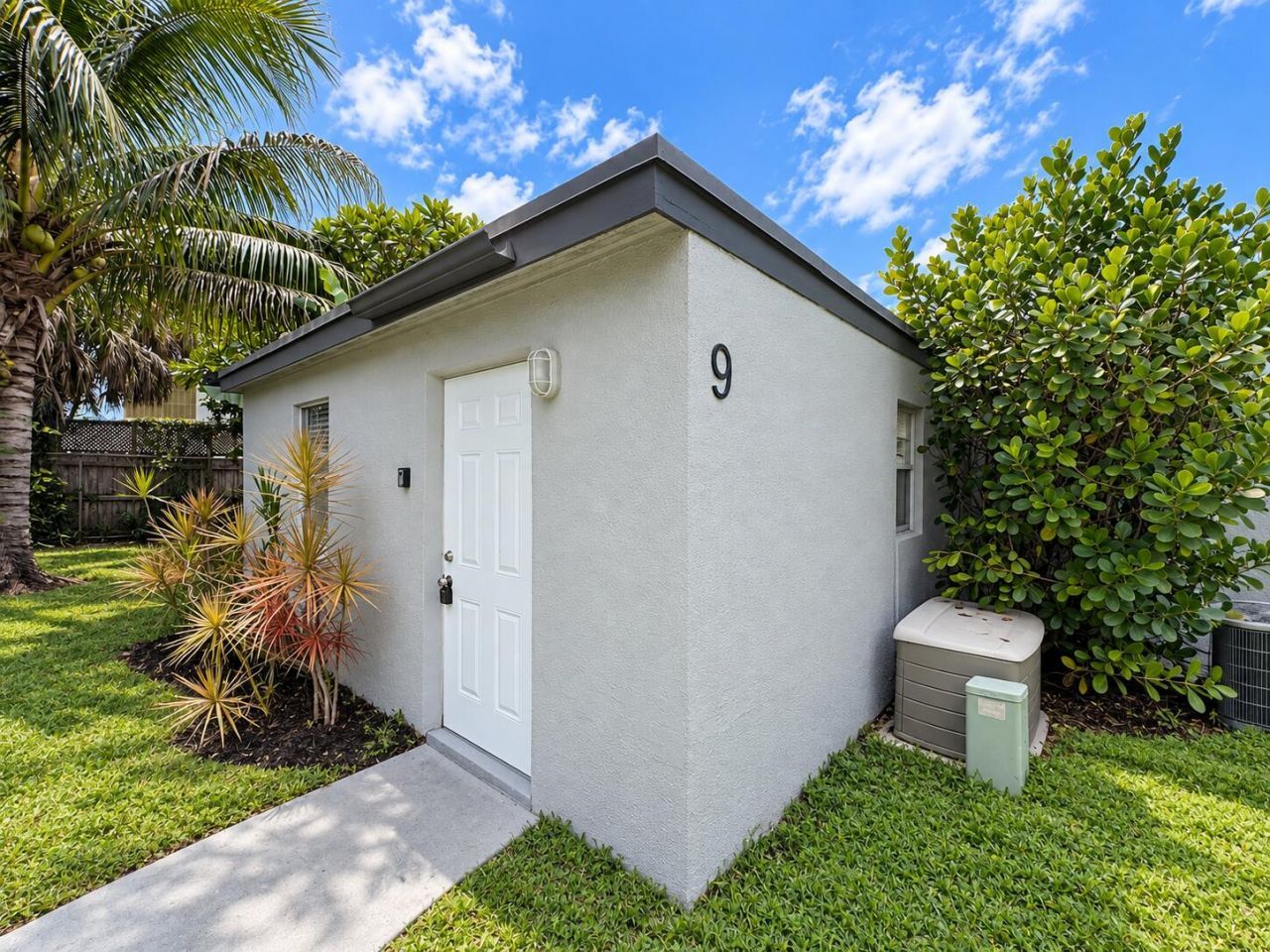 32 Lake Osborne Drive, Unit #9, Lake Worth Beach, FL 33461 Photo