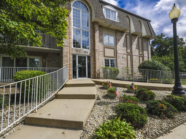 306 Swan Drive , Unit 2a, Dyer, IN 46311