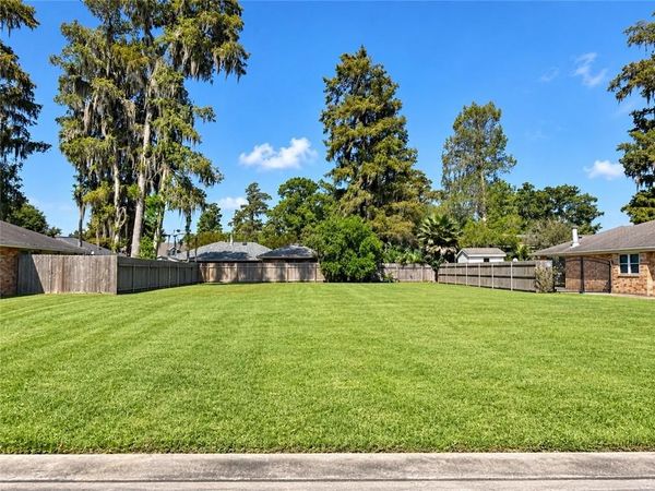 189 DUNLEITH Drive , Destrehan, LA 70047
