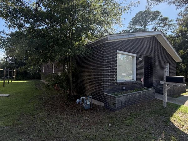 1502 School Avenue, Pascagoula, MS 39567