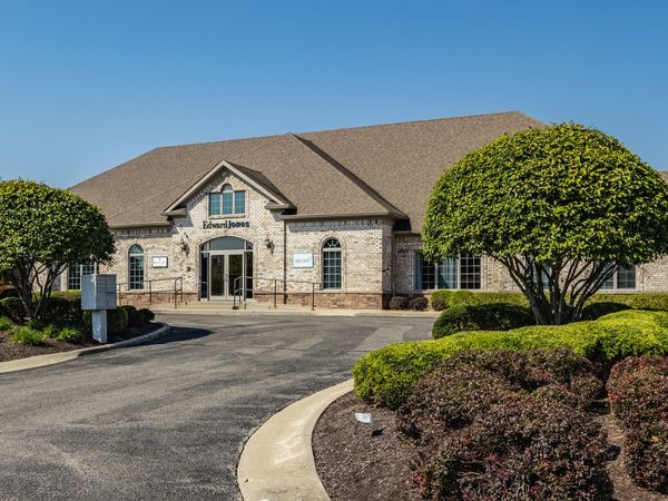 698 Oldefield Commons Drive , Greenwood, IN 46142