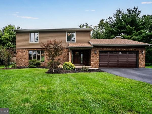 1632 LORI LANE, HARRISBURG, PA 17110