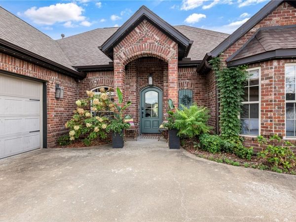 2203 SW Nutmeg Street , Bentonville, AR 72713