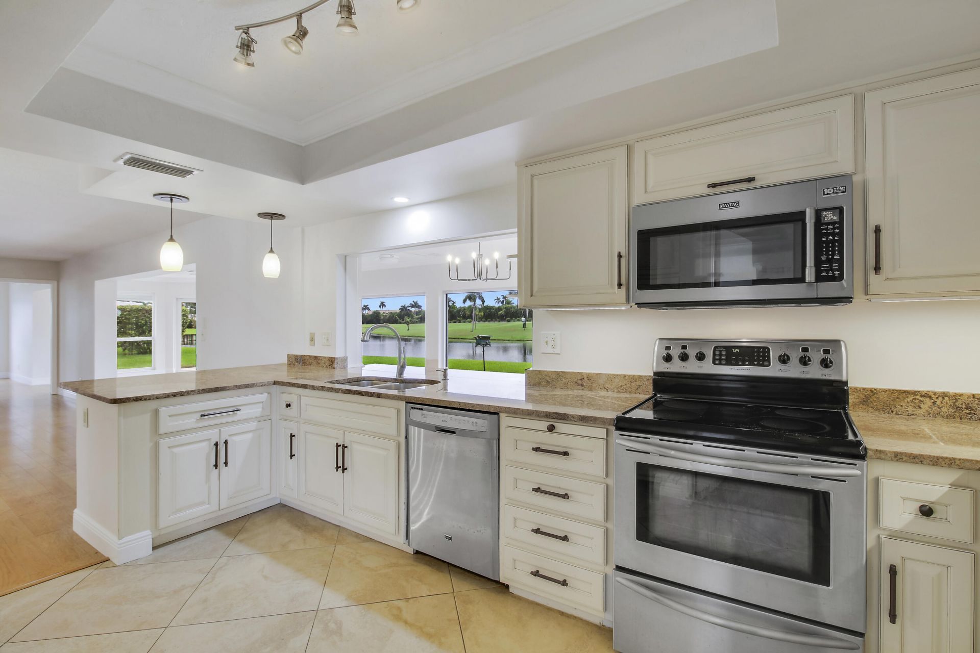 442 French Royale Circle, Atlantis, FL 33462 Photo