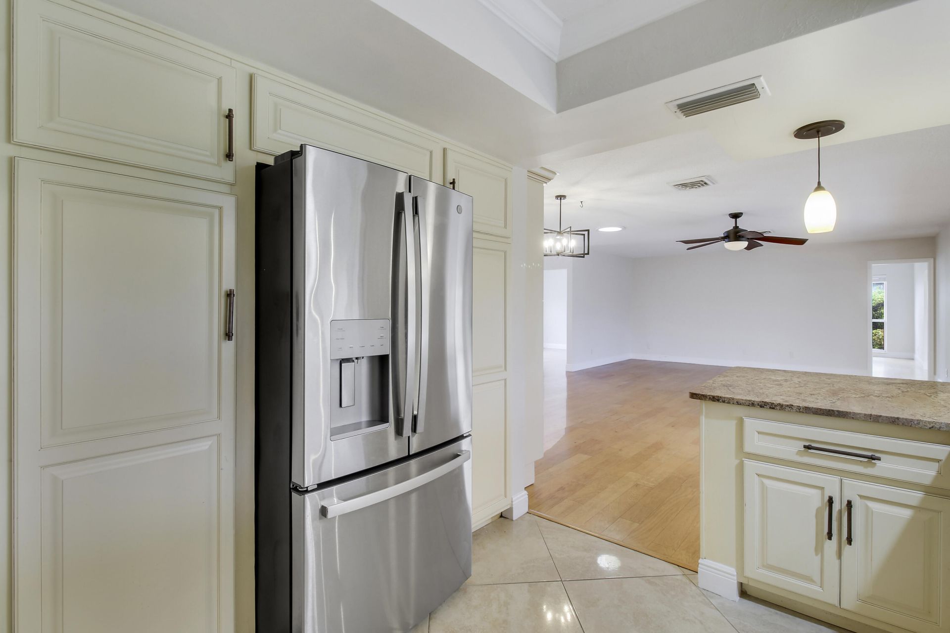 442 French Royale Circle, Atlantis, FL 33462 Photo
