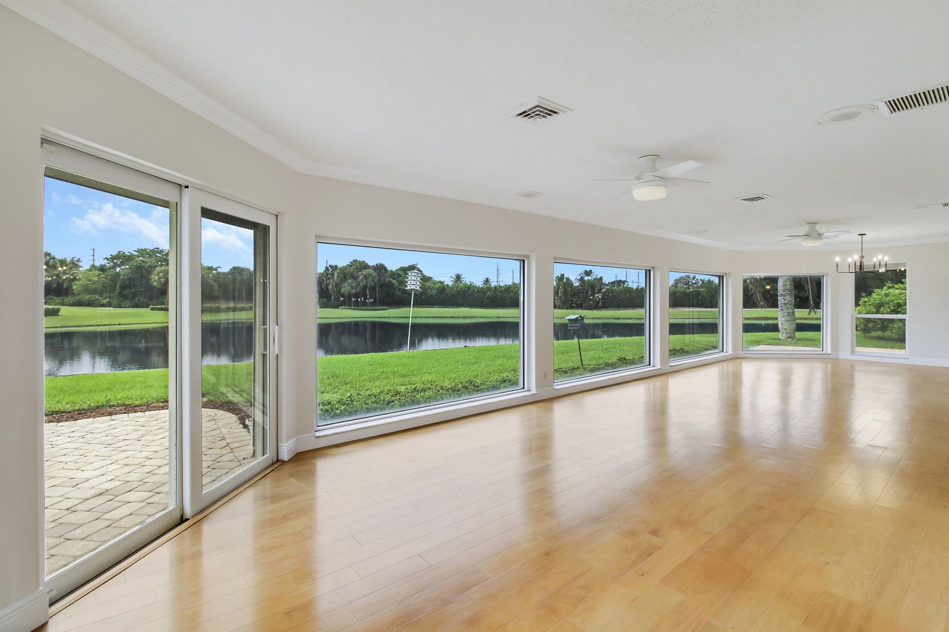 442 French Royale Circle, Atlantis, FL 33462 Photo
