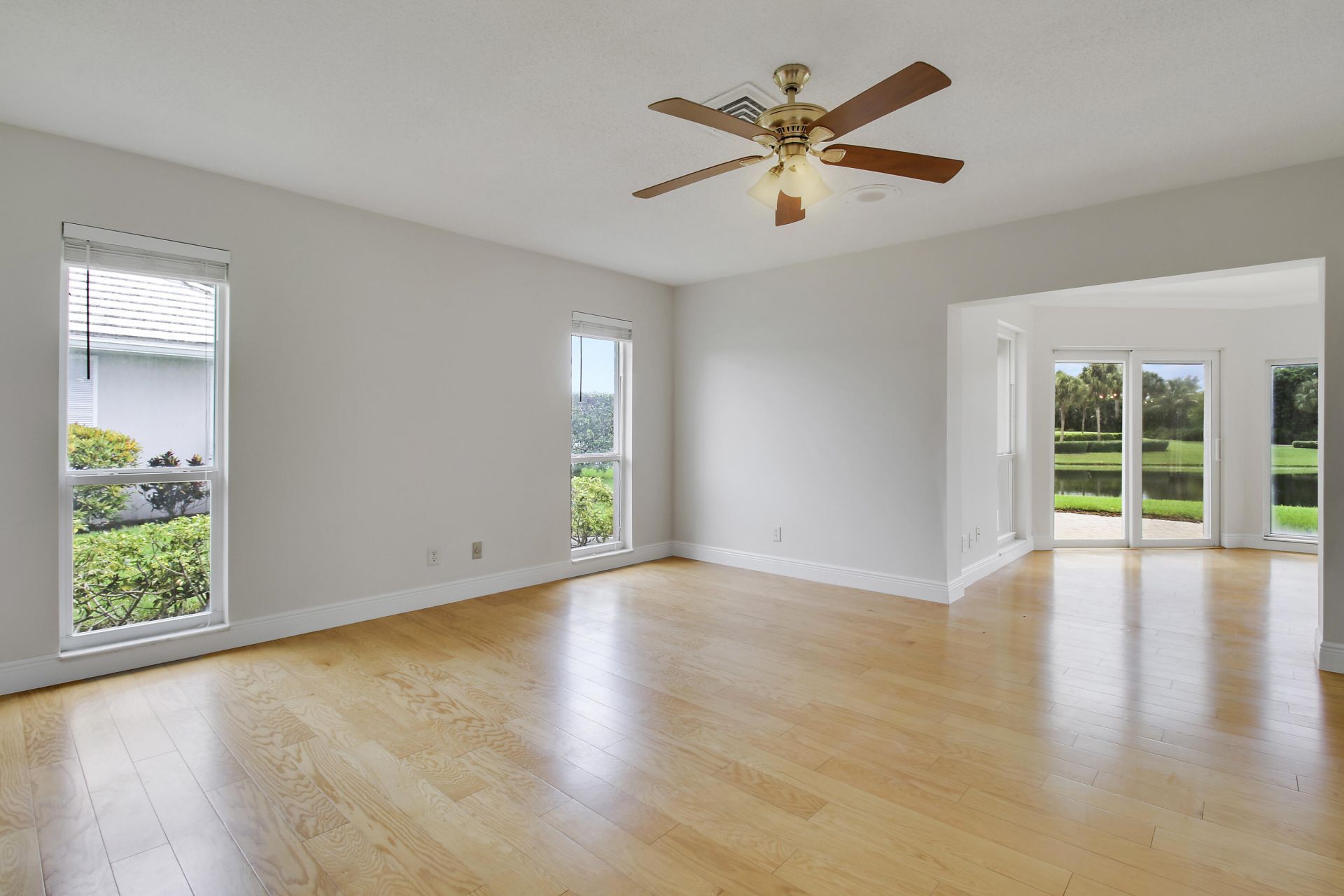 442 French Royale Circle, Atlantis, FL 33462 Photo