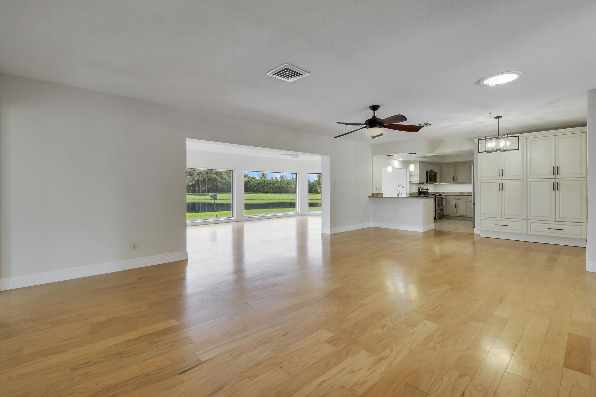 442 French Royale Circle, Atlantis, FL 33462 Photo