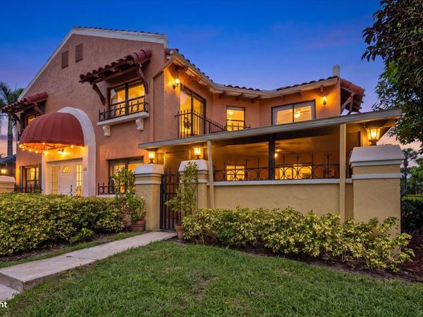24 Uno Lago Drive, Juno Beach, FL 33408