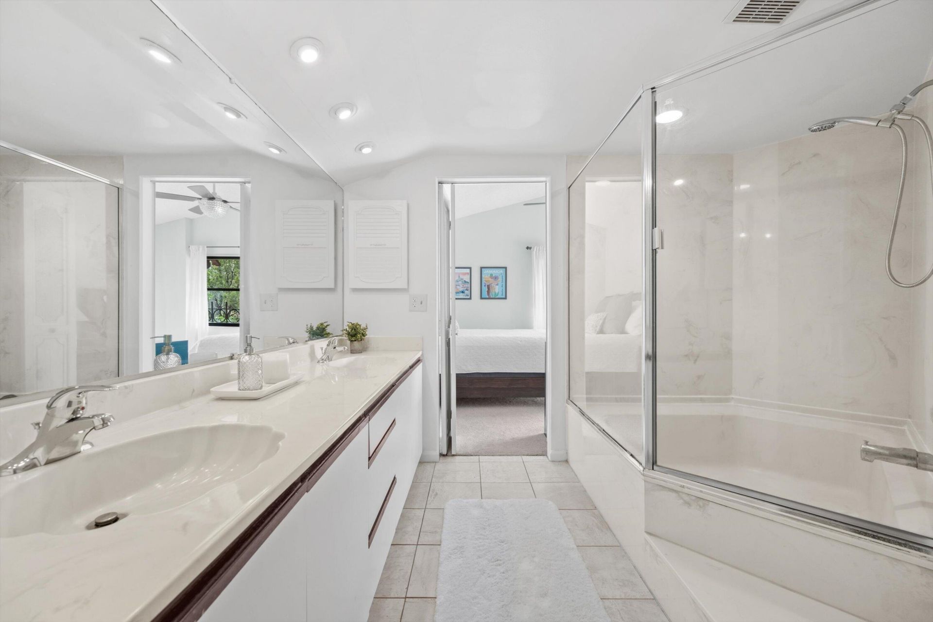 24 Uno Lago Drive, Juno Beach, FL 33408 Photo