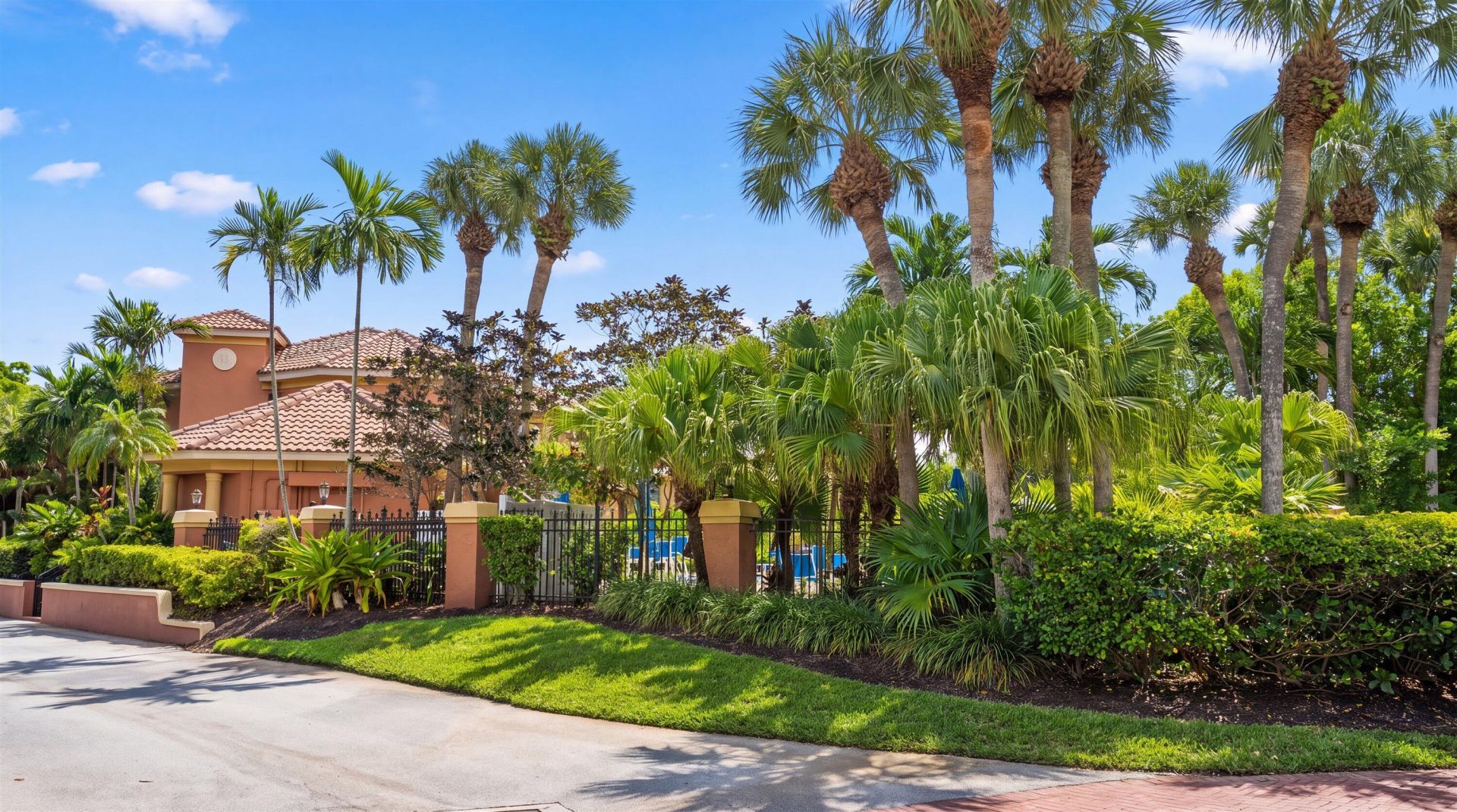 24 Uno Lago Drive, Juno Beach, FL 33408 Photo