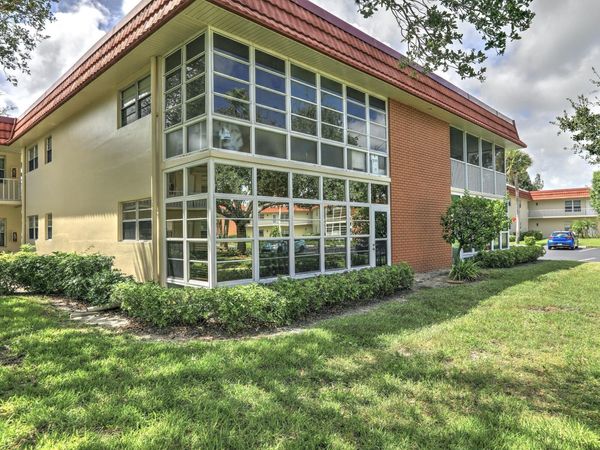 46 WOODLAND Drive, Unit 106, Vero Beach, FL 32962