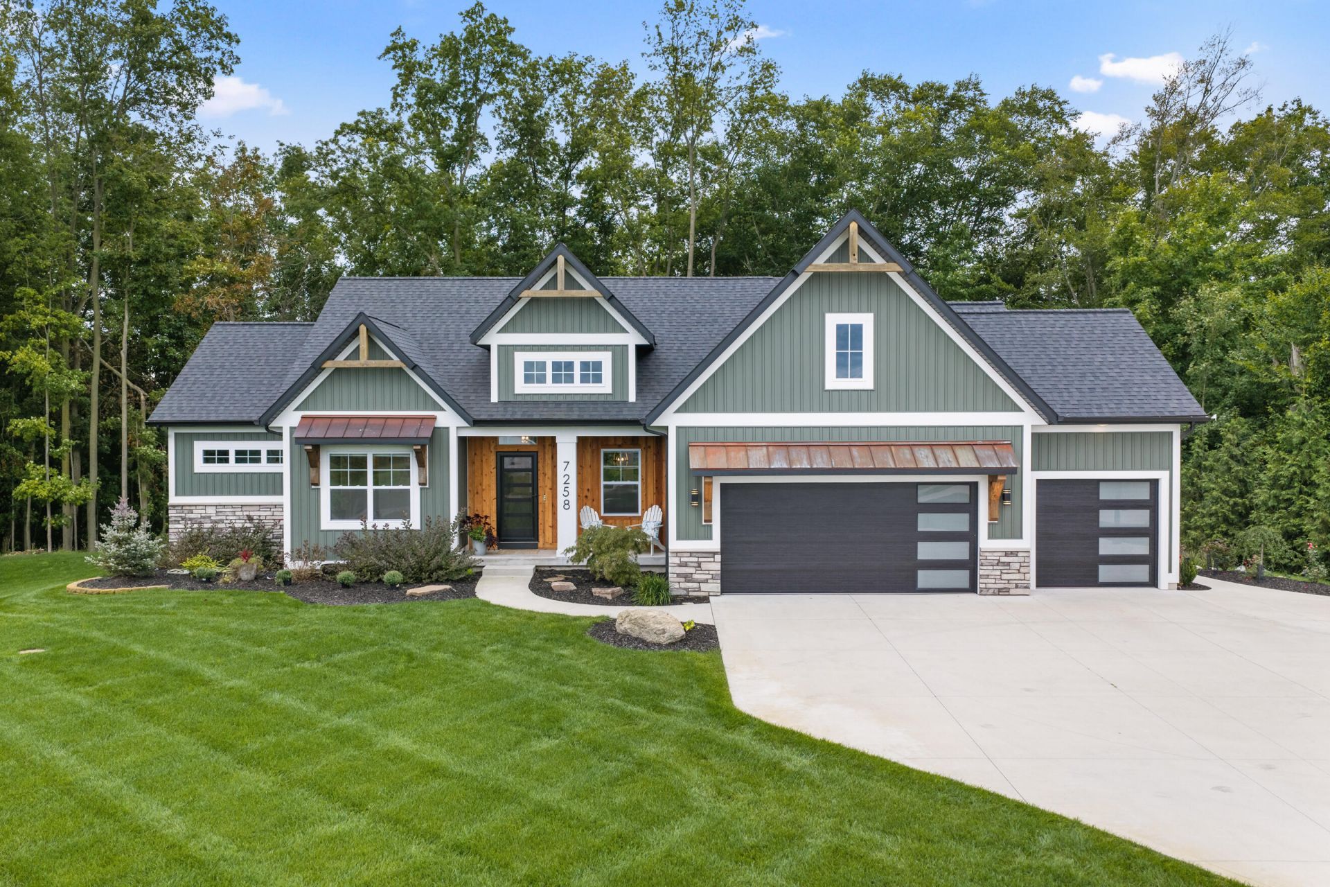 7258 Crossridge Drive Se, Grand Rapids, MI 49512 Main Photo