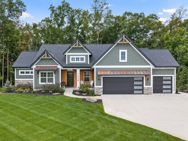 7258 Crossridge Drive SE, Grand Rapids, MI 49512