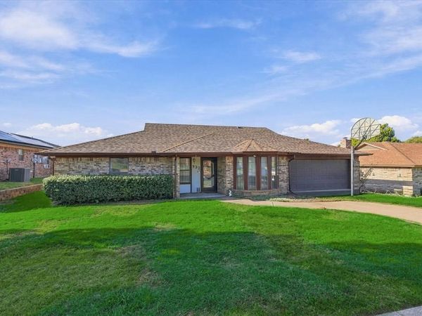 932 Clear View, Bedford, TX 76021