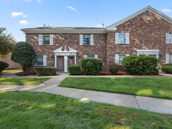 202 Windsor Drive, Unit 202, Framingham, MA 01701