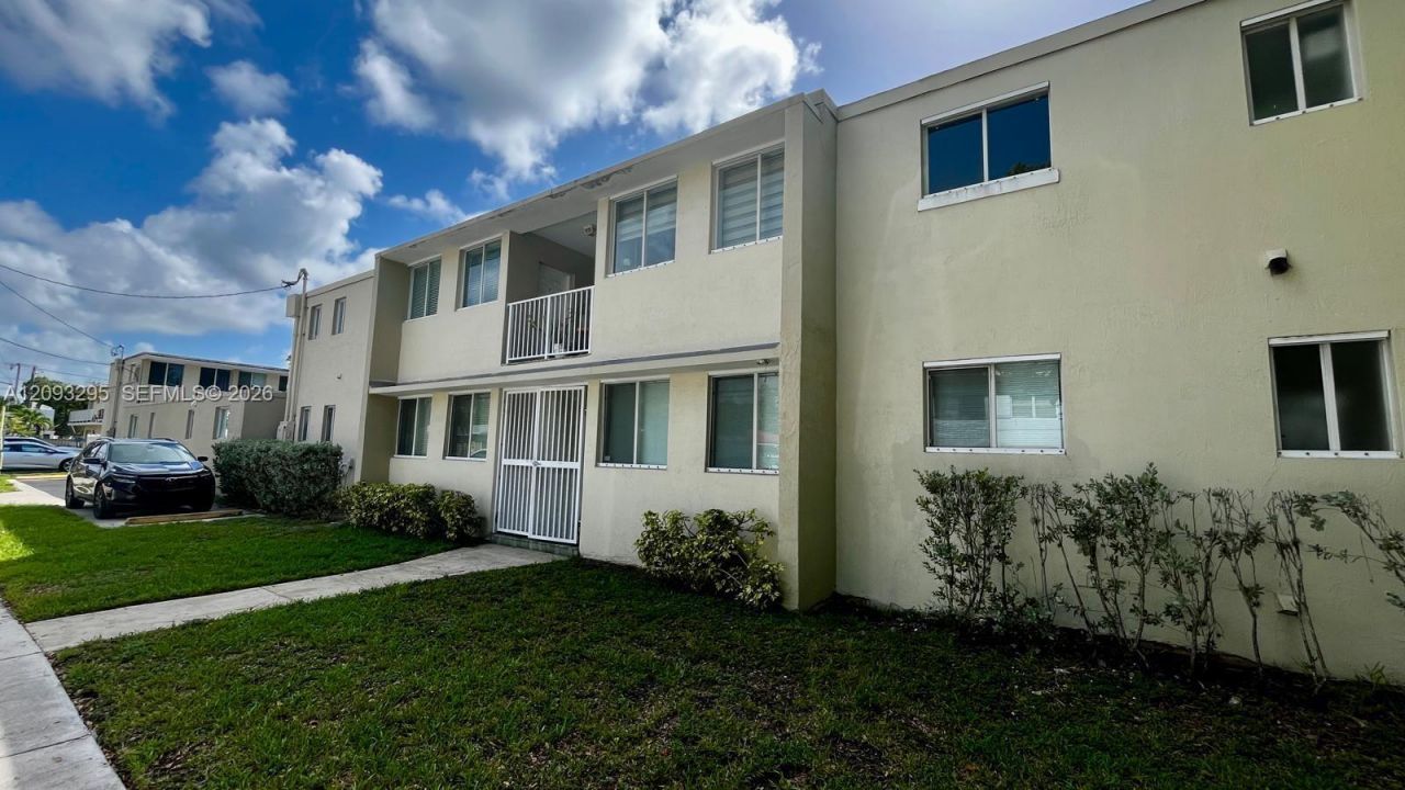695 SW 11th St , Unit 204, Miami, FL 33129 Photo