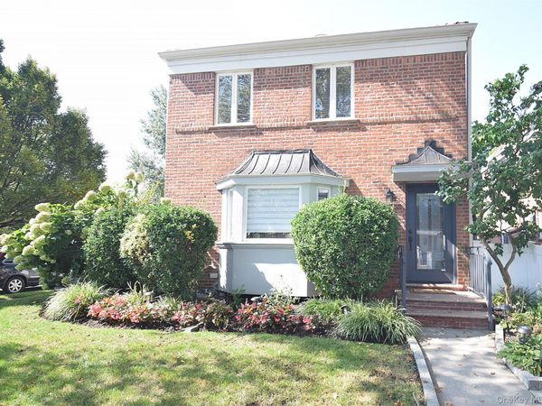 7376 197th Street , Fresh Meadows, NY 11366