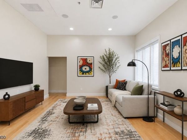 223 Bloomfield St, Hoboken, NJ 07030