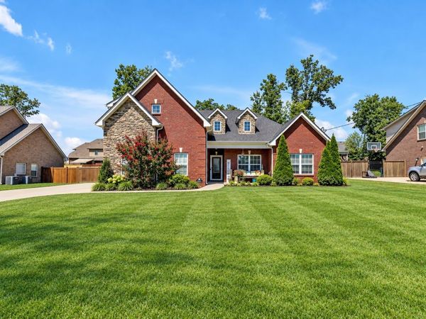 1131 Rivercrest Dr, Murfreesboro, TN 37129