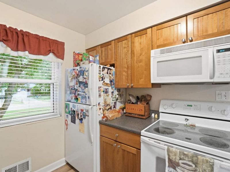5889 Willow Oak Lane, Green Township, OH 45239 Photo 10