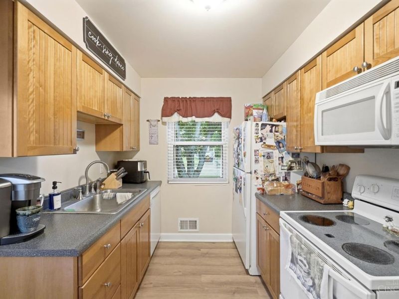 5889 Willow Oak Lane, Green Township, OH 45239 Photo 7