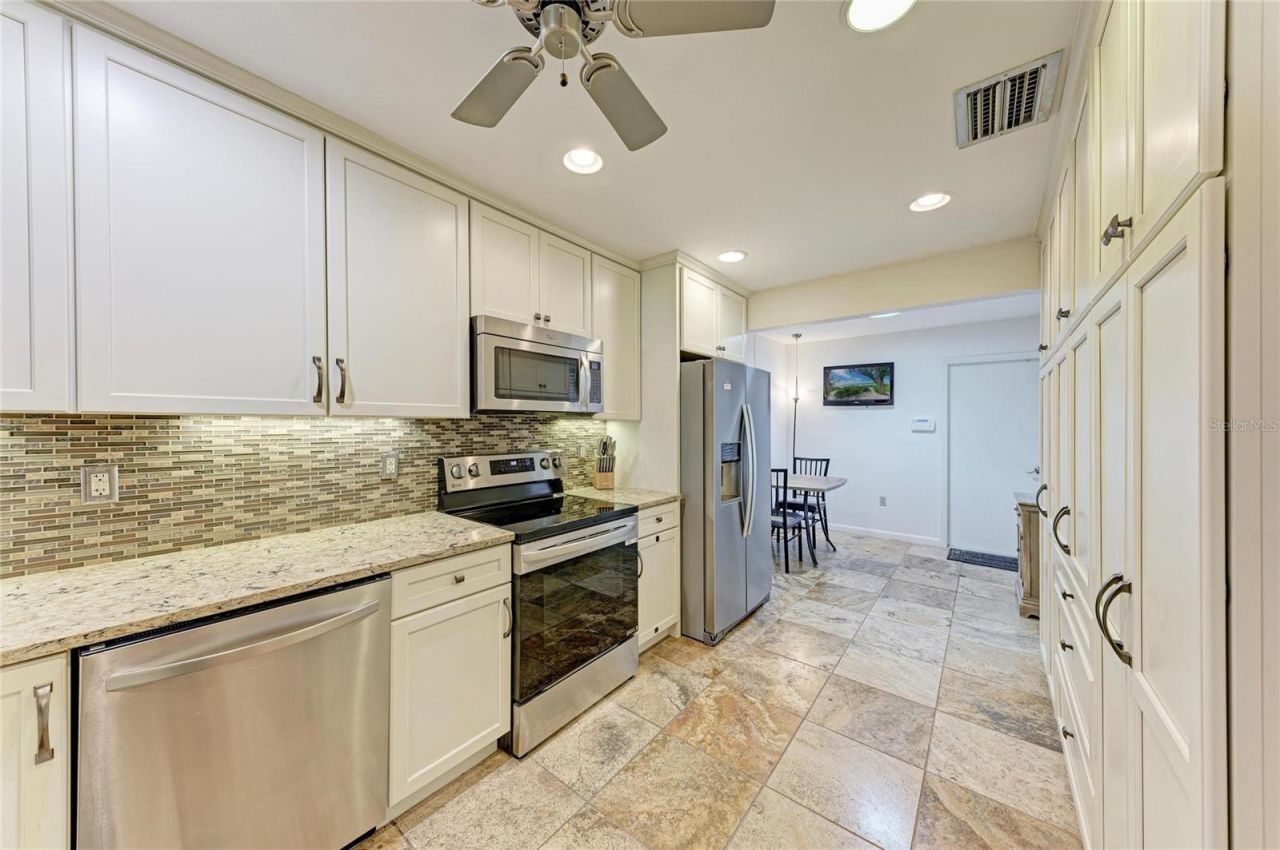 3403 Avenida Madera, Unit B, Bradenton, FL 34210 Photo