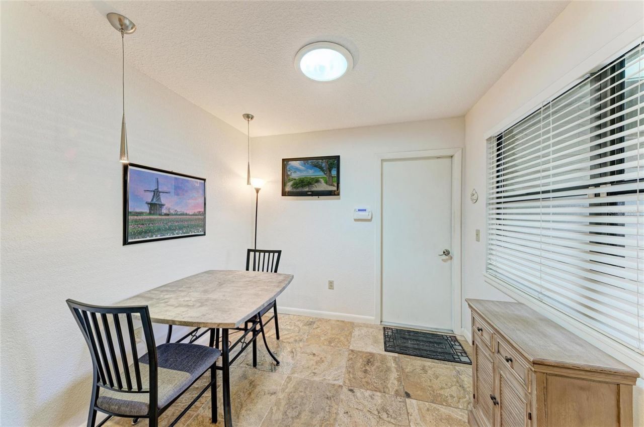 3403 Avenida Madera, Unit B, Bradenton, FL 34210 Photo