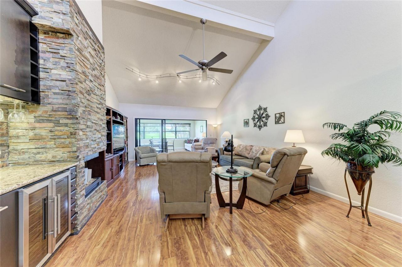 3403 Avenida Madera, Unit B, Bradenton, FL 34210 Photo
