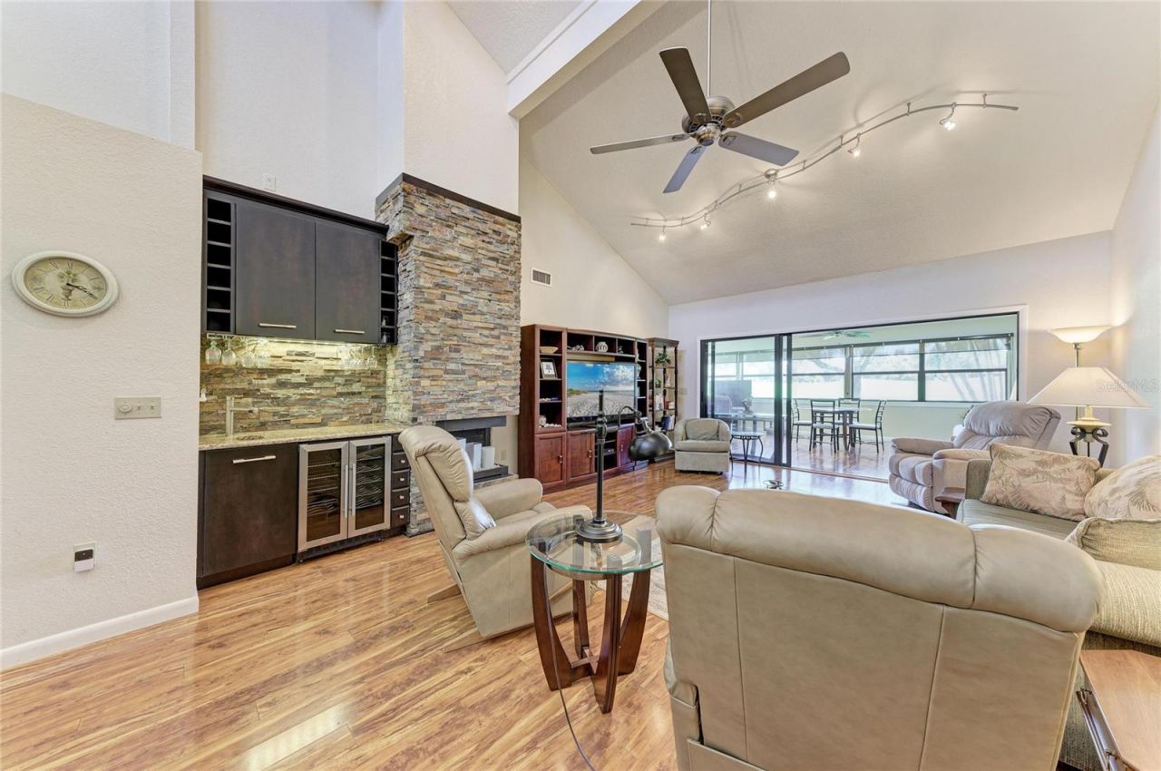 3403 Avenida Madera, Unit B, Bradenton, FL 34210 Photo
