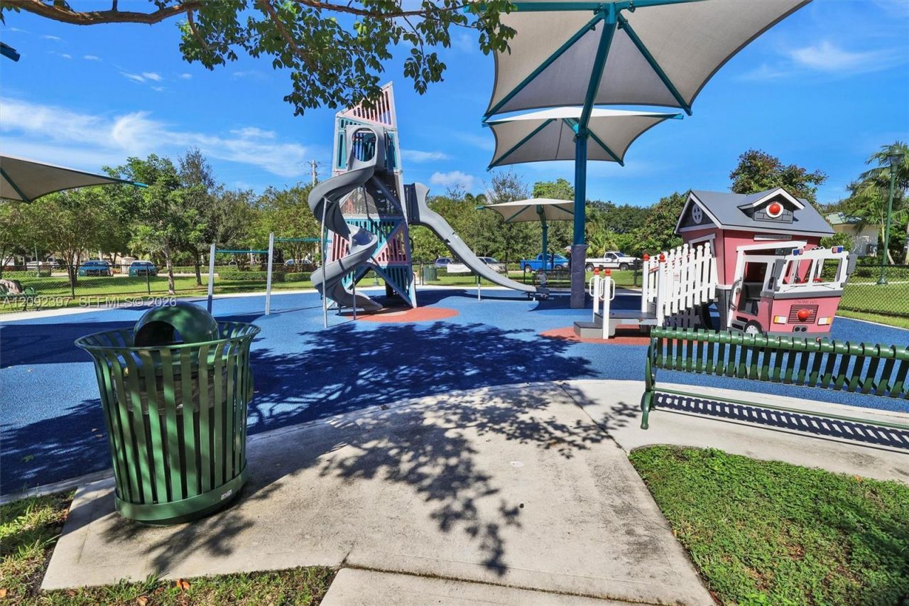 127 Danielle Ct, Weston, FL 33326 Photo