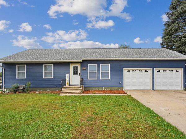 908 SW 3rd Avenue, Oelwein, IA 50662