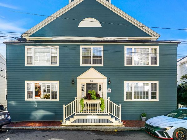 25 Summer St, Unit 5, Marblehead, MA 01945