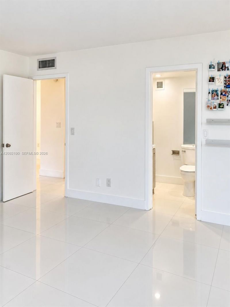 2350 NE 135th St, Unit 203, North Miami, FL 33181 Photo