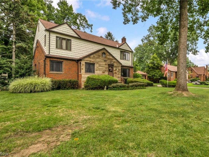 9216 Evergreen Drive, Parma, OH 44129 Photo 2
