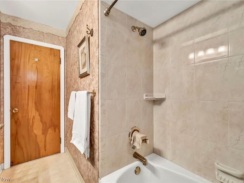 9216 Evergreen Drive, Parma, OH 44129 Photo 22