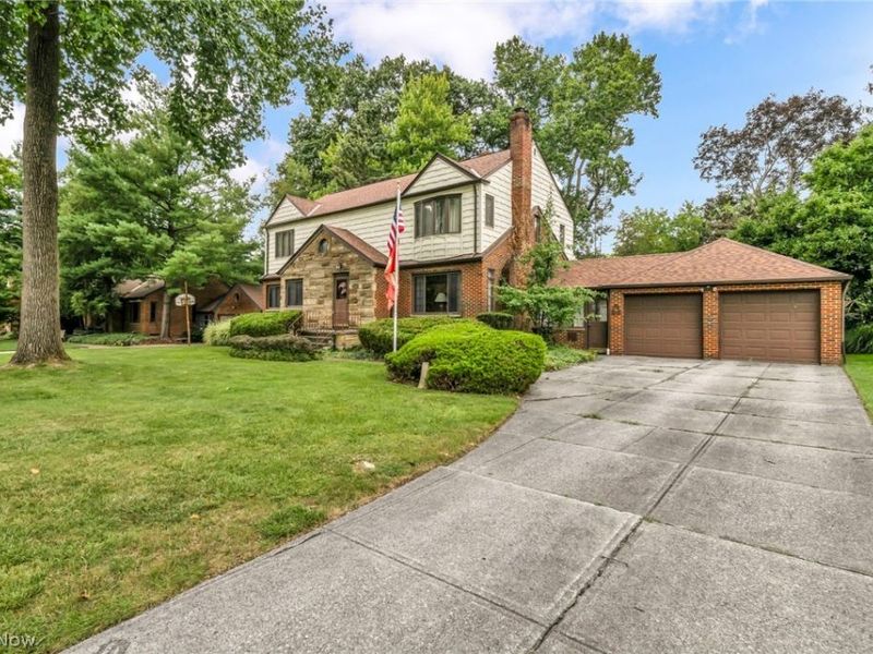 9216 Evergreen Drive, Parma, OH 44129 Photo 3