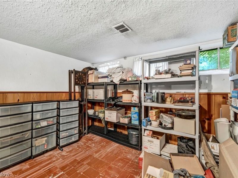 9216 Evergreen Drive, Parma, OH 44129 Photo 40