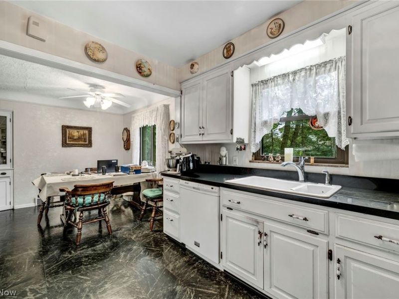 9216 Evergreen Drive, Parma, OH 44129 Photo 8