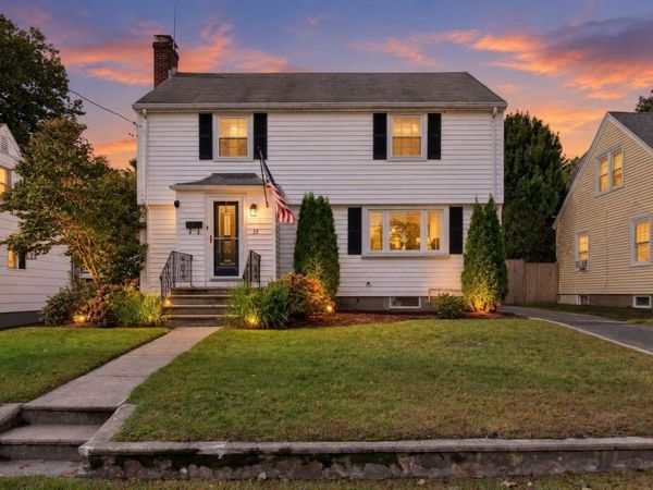 15 Maple Valley Rd, Lynn, MA 01904