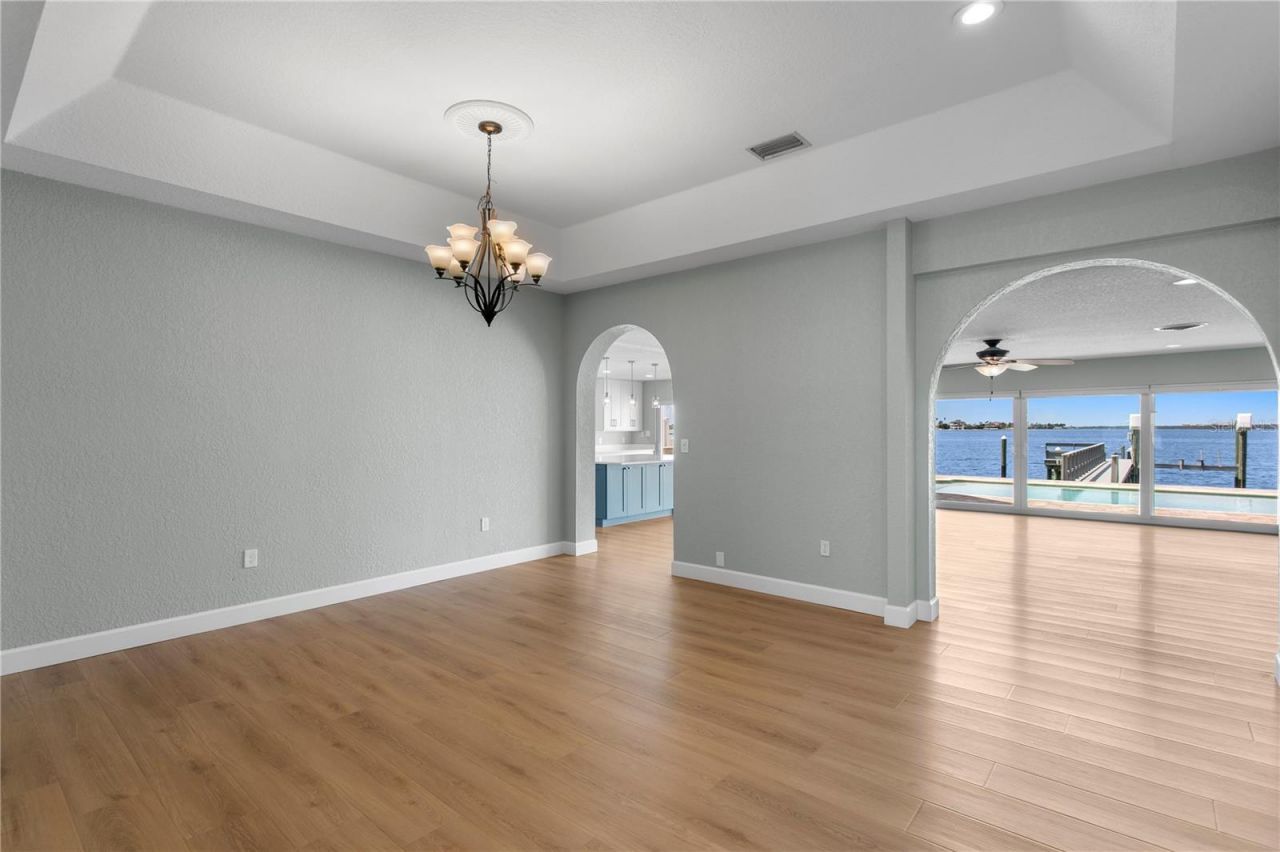 7989 Causeway Boulevard N, Saint Petersburg, FL 33707 Photo
