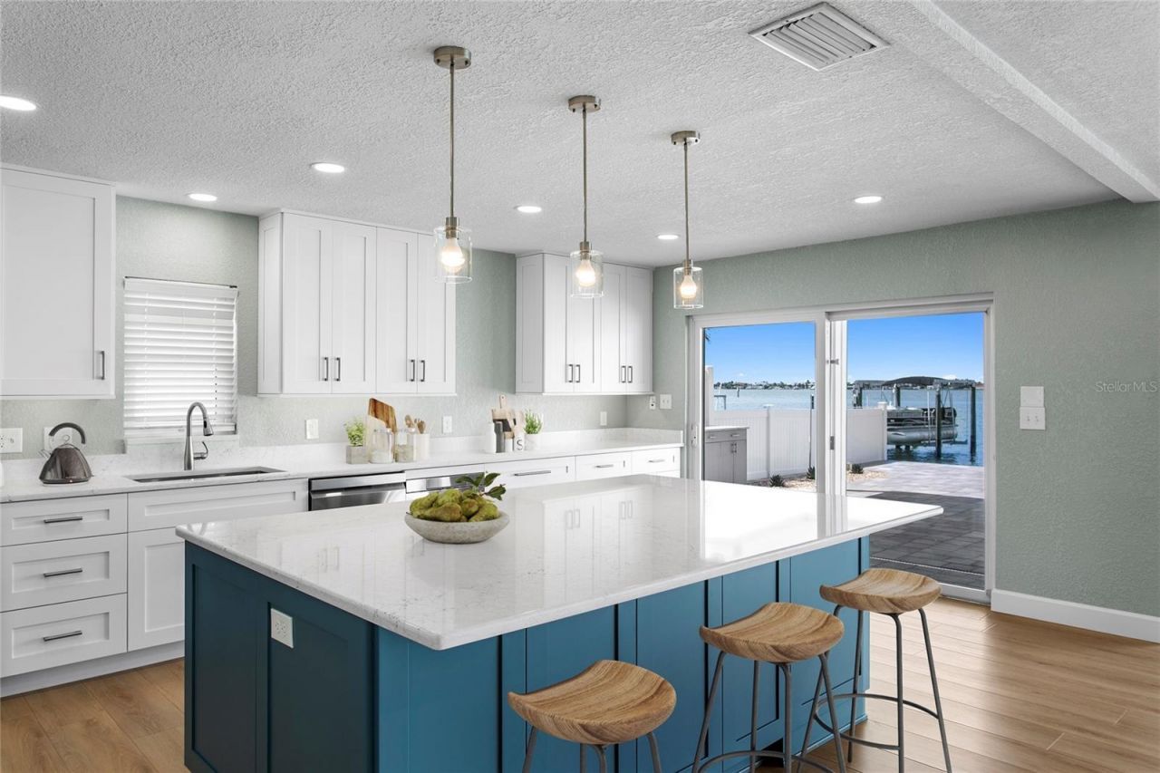 7989 Causeway Boulevard N, Saint Petersburg, FL 33707 Photo