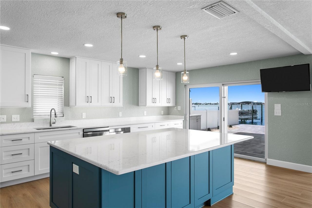 7989 Causeway Boulevard N, Saint Petersburg, FL 33707 Photo