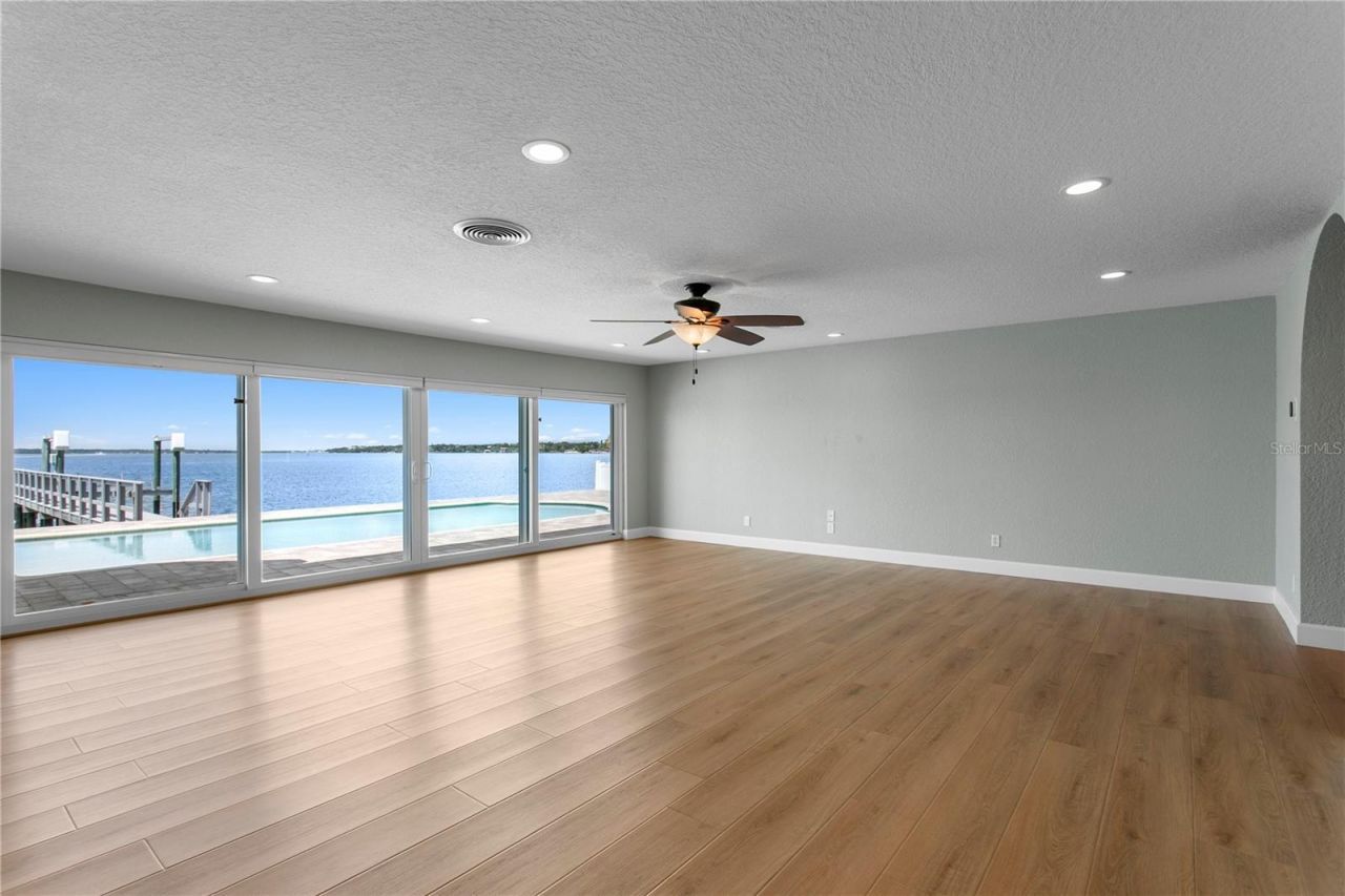 7989 Causeway Boulevard N, Saint Petersburg, FL 33707 Photo