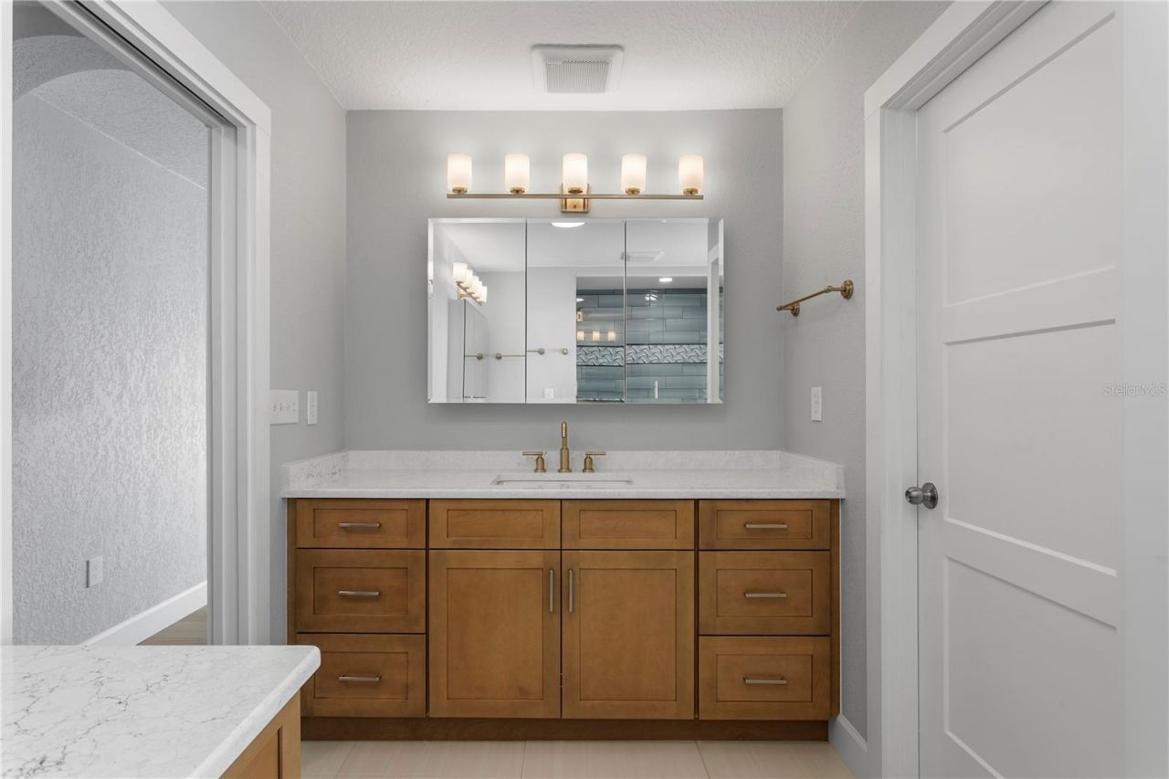 7989 Causeway Boulevard N, Saint Petersburg, FL 33707 Photo
