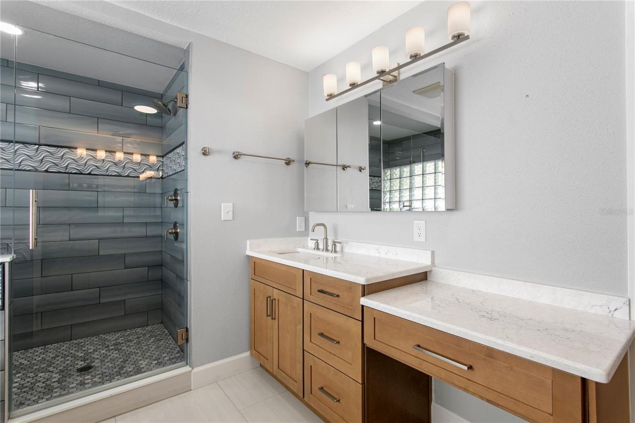 7989 Causeway Boulevard N, Saint Petersburg, FL 33707 Photo