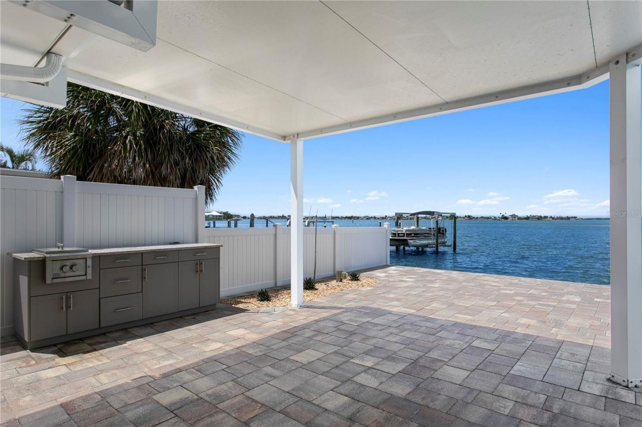 7989 Causeway Boulevard N, Saint Petersburg, FL 33707 Photo