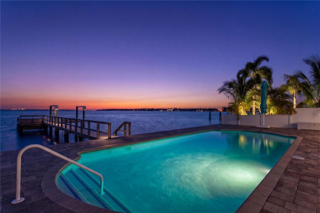7989 Causeway Boulevard N, Saint Petersburg, FL 33707 Photo