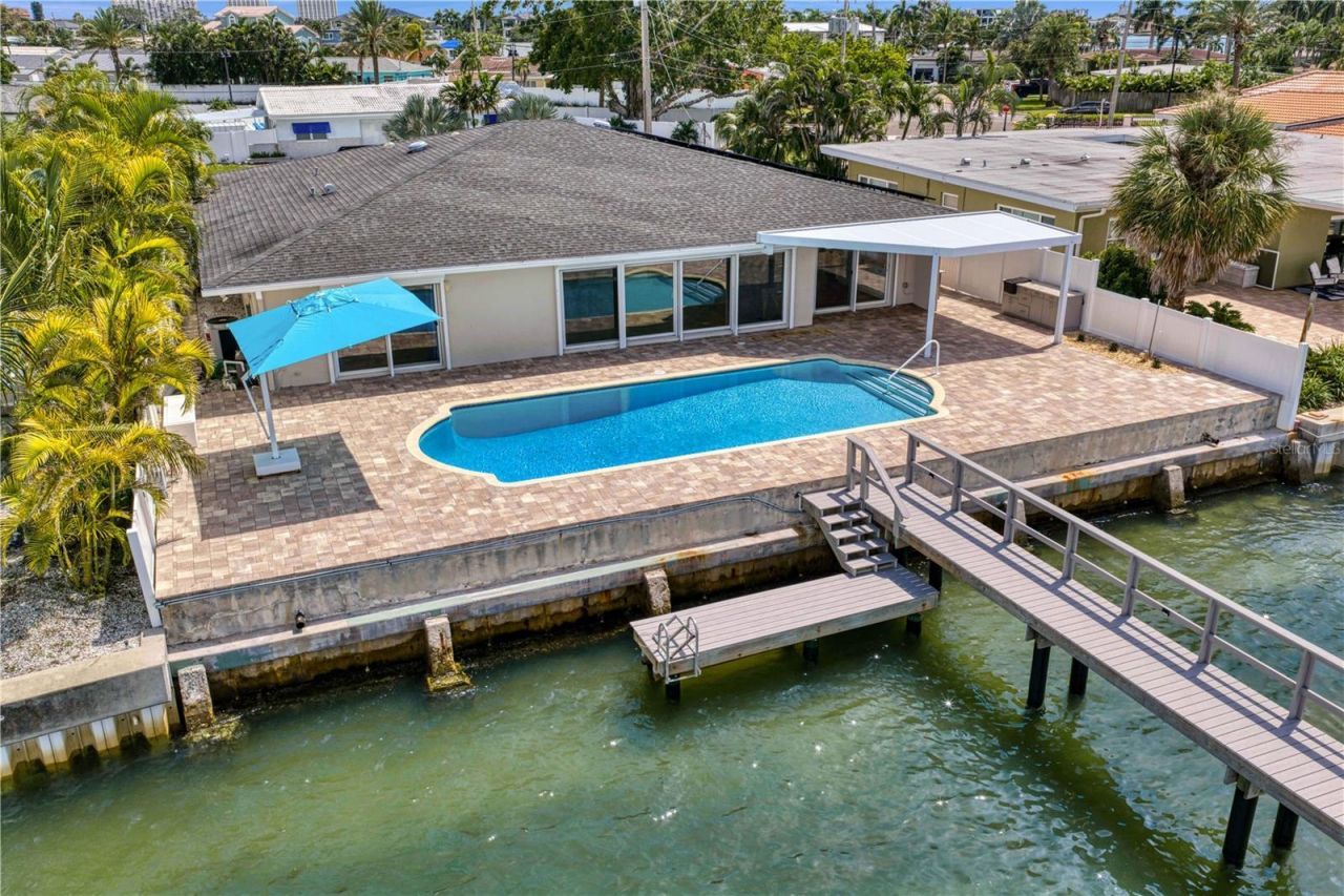7989 Causeway Boulevard N, Saint Petersburg, FL 33707 Photo