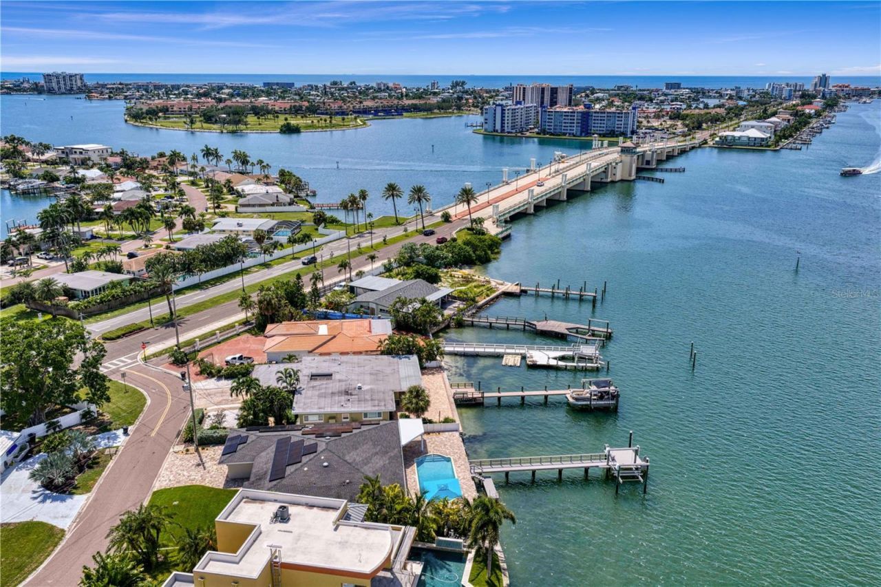 7989 Causeway Boulevard N, Saint Petersburg, FL 33707 Photo